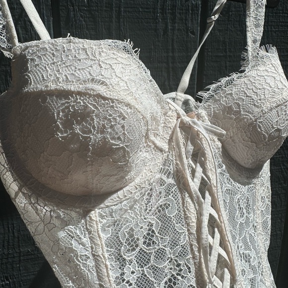 Victoria’s Secret lace up corset - Picture 4 of 7